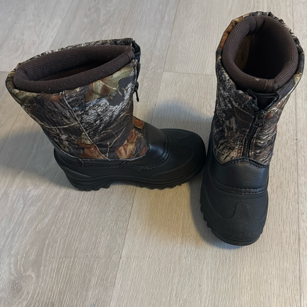 Kids Snow boots size 11